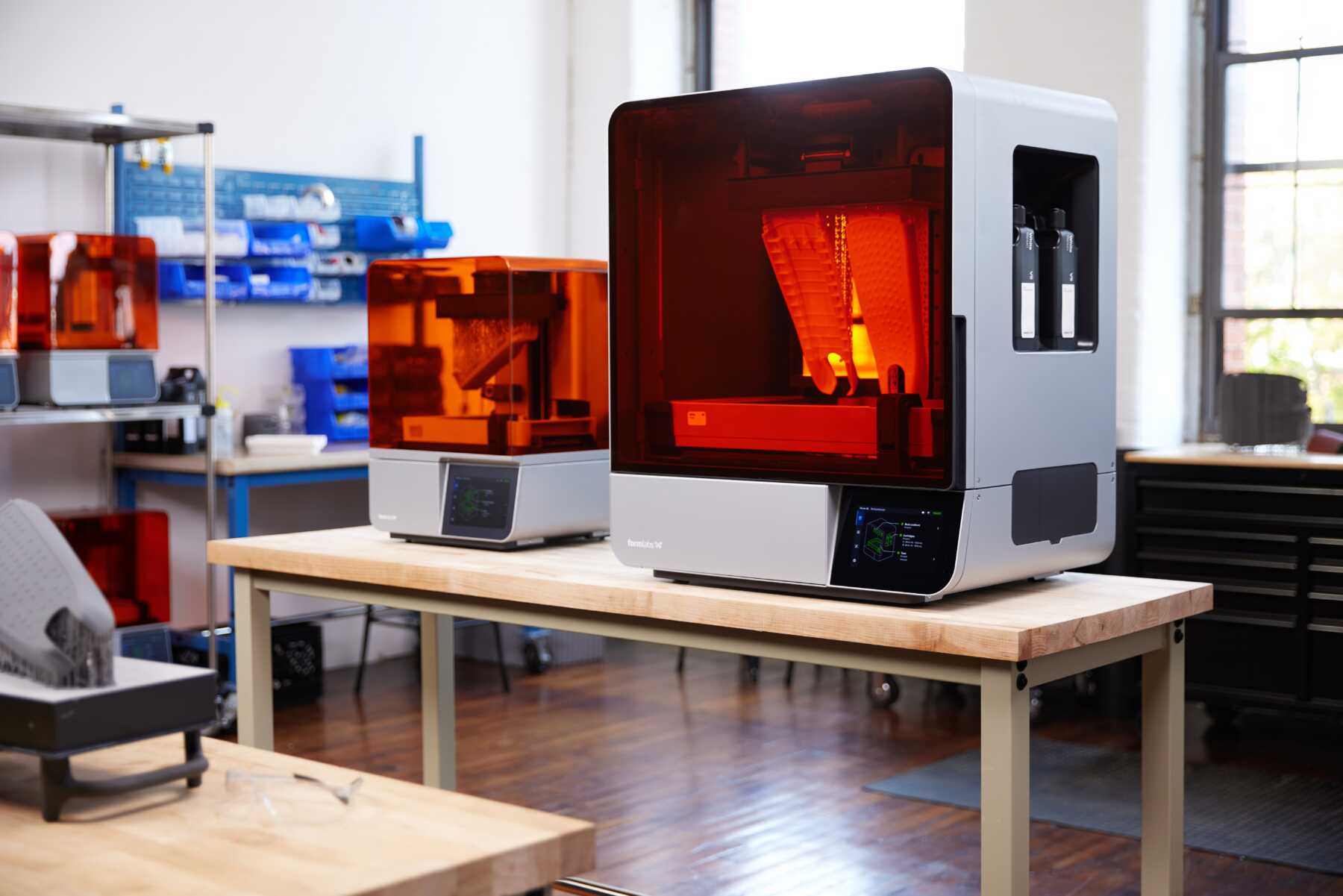 Formlabs Form 4 neben Form 4L